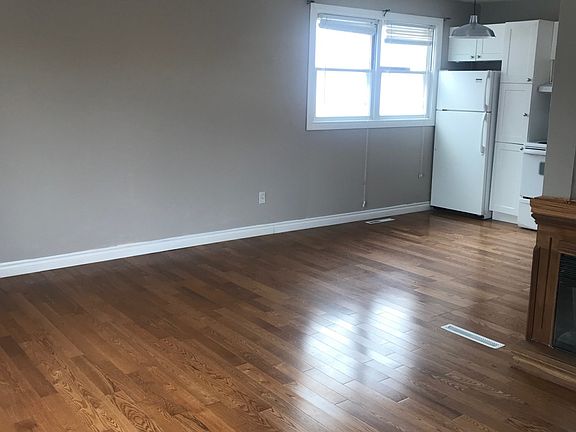 3rd image of 12144 105th St NW