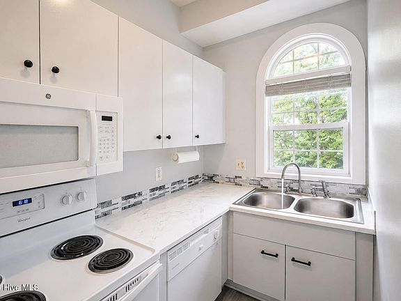 5th image of 4230 Wilshire Boulevard Apt 306d