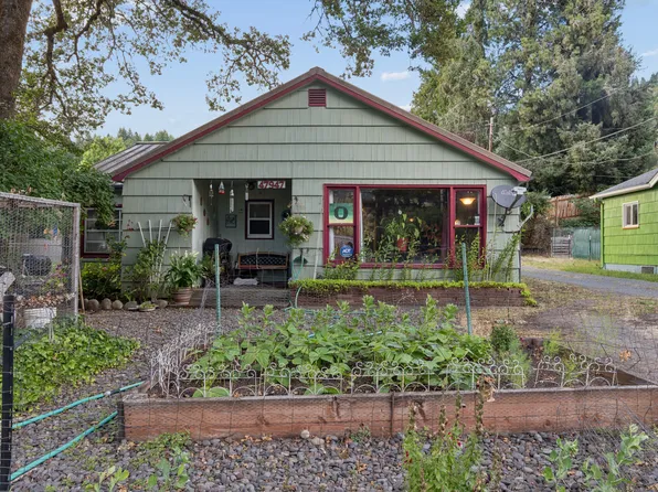 47947 W Commercial St, Oakridge, OR 97463