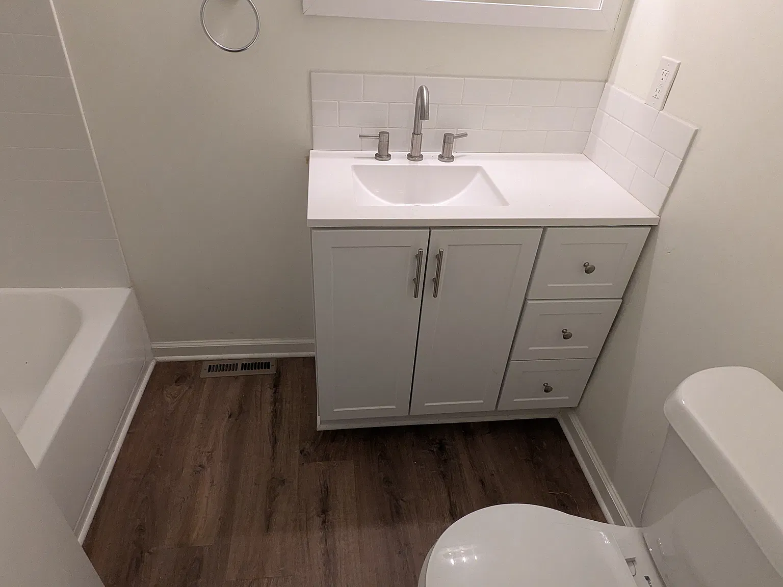2 bed, 900 sqft, $1,200 — Photo 3