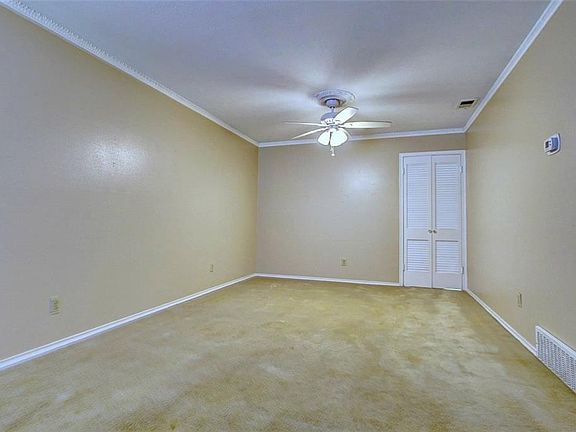3rd image of 7042 Kingsbury Dr