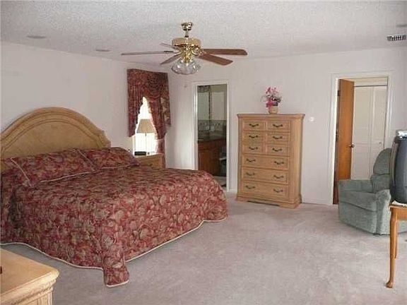 4th image of 10933 NW 17th Pl