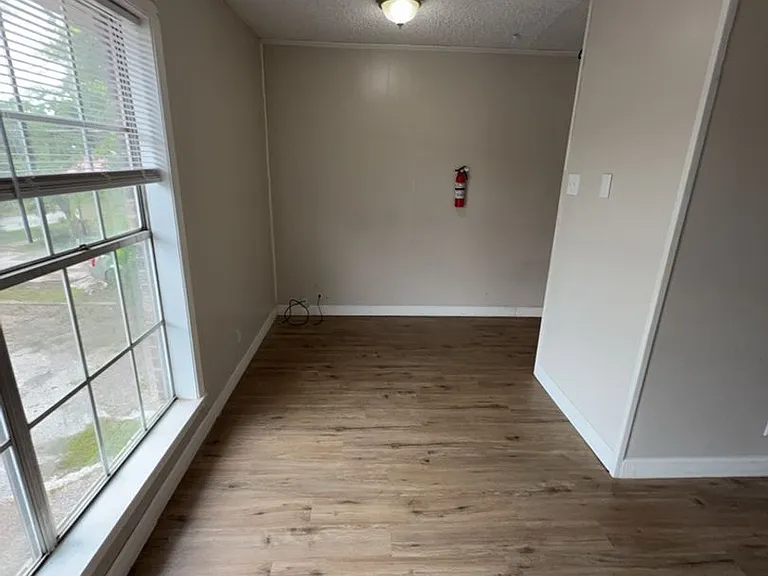307 Canada St — Photo 5
