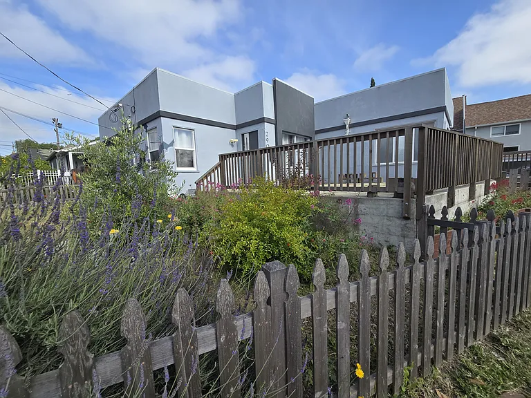 2901 Adeline St — Photo 2