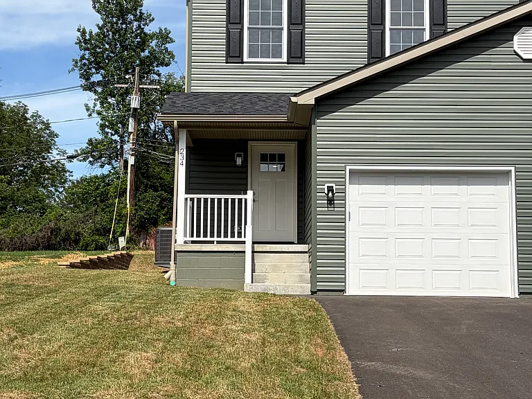 234 N Colonial Dr — Photo 1