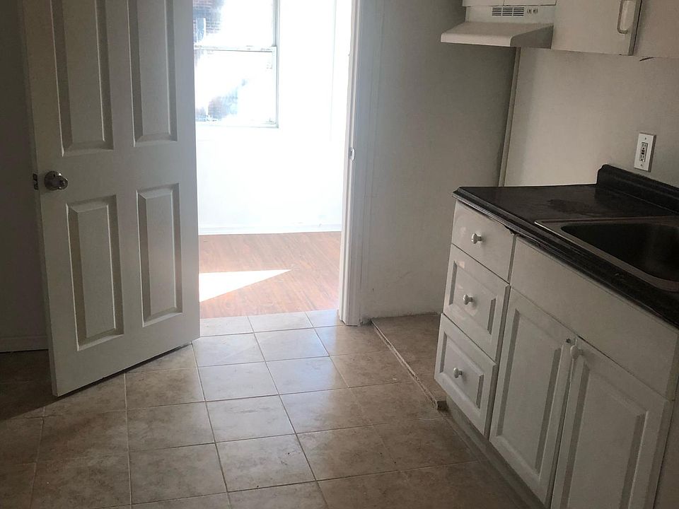 2nd image of 3282 Hull Ave #2