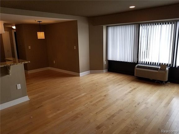 4th image of 300 Riverfront Dr Unit 23D