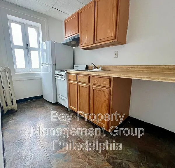 1001 Clifton Ave #2R — Photo 5
