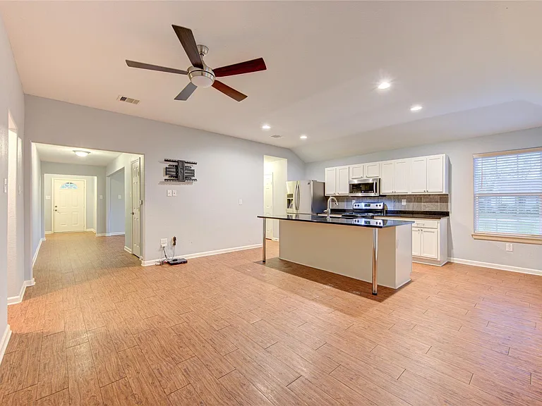 503 W Linney St — Photo 2