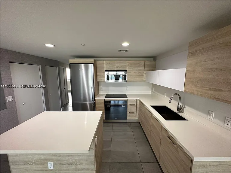 16385 Biscayne Blvd #2716 — Photo 6