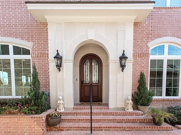 3rd image of 4760 Stonebriar Cir