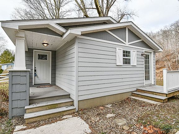 2nd image of 1649 Eisenhower Ct