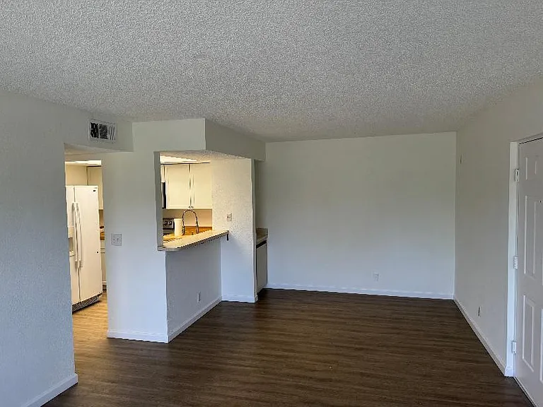 1531 SE Royal Green Cir #106 — Photo 5