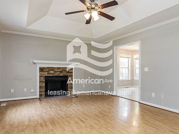 1385_002_living_room_2.jpg