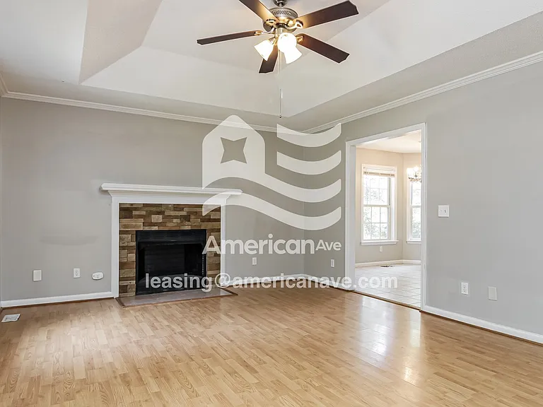 1385_002_living_room_2.jpg