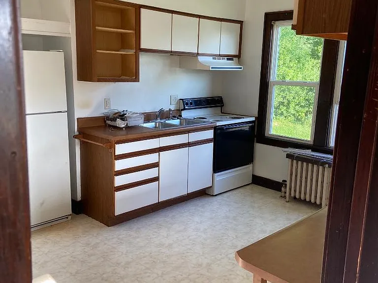 1671 Avoca St #1 — Photo 4