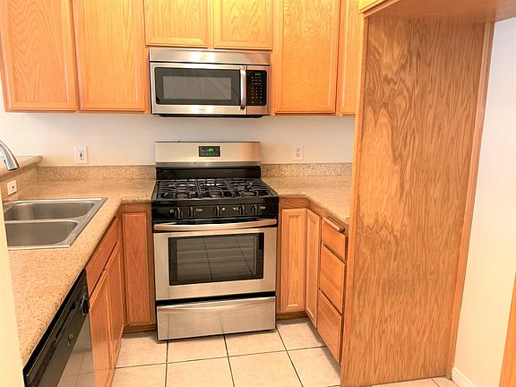 3rd image of 5716 Whitsett Ave APT 4