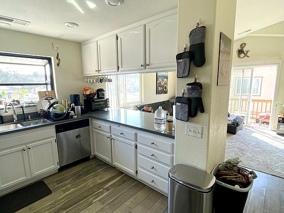 3rd image of 5010 Saratoga Ave APT 3