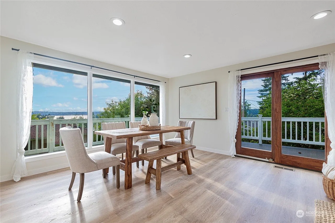 4 bed, 2290 sqft, $4,500 — Photo 1