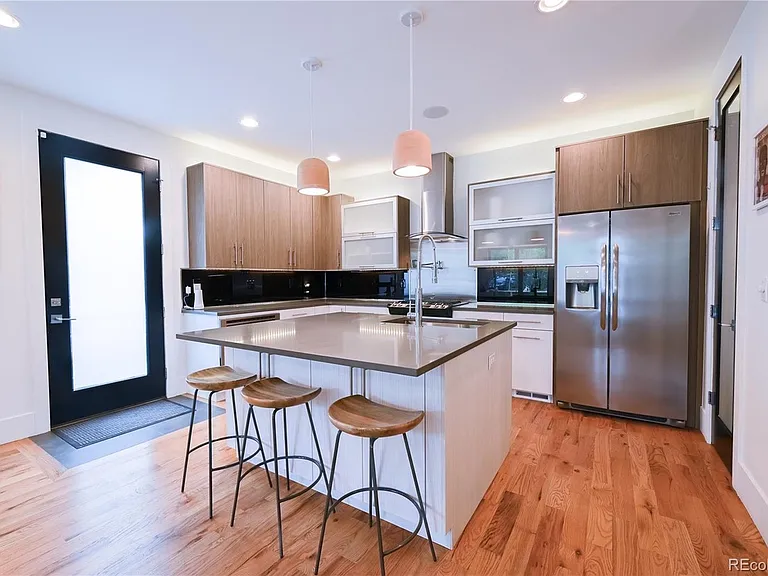 2070 N High St — Photo 7