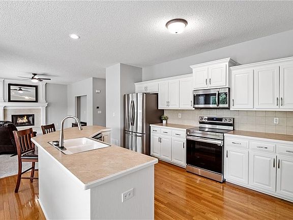 3rd image of 17765 W 160th St