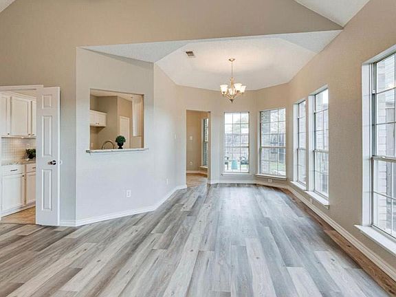 4th image of 7954 Crystal Creek Cir