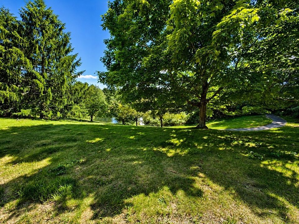 2nd image of 15 Fiske Pond Rd