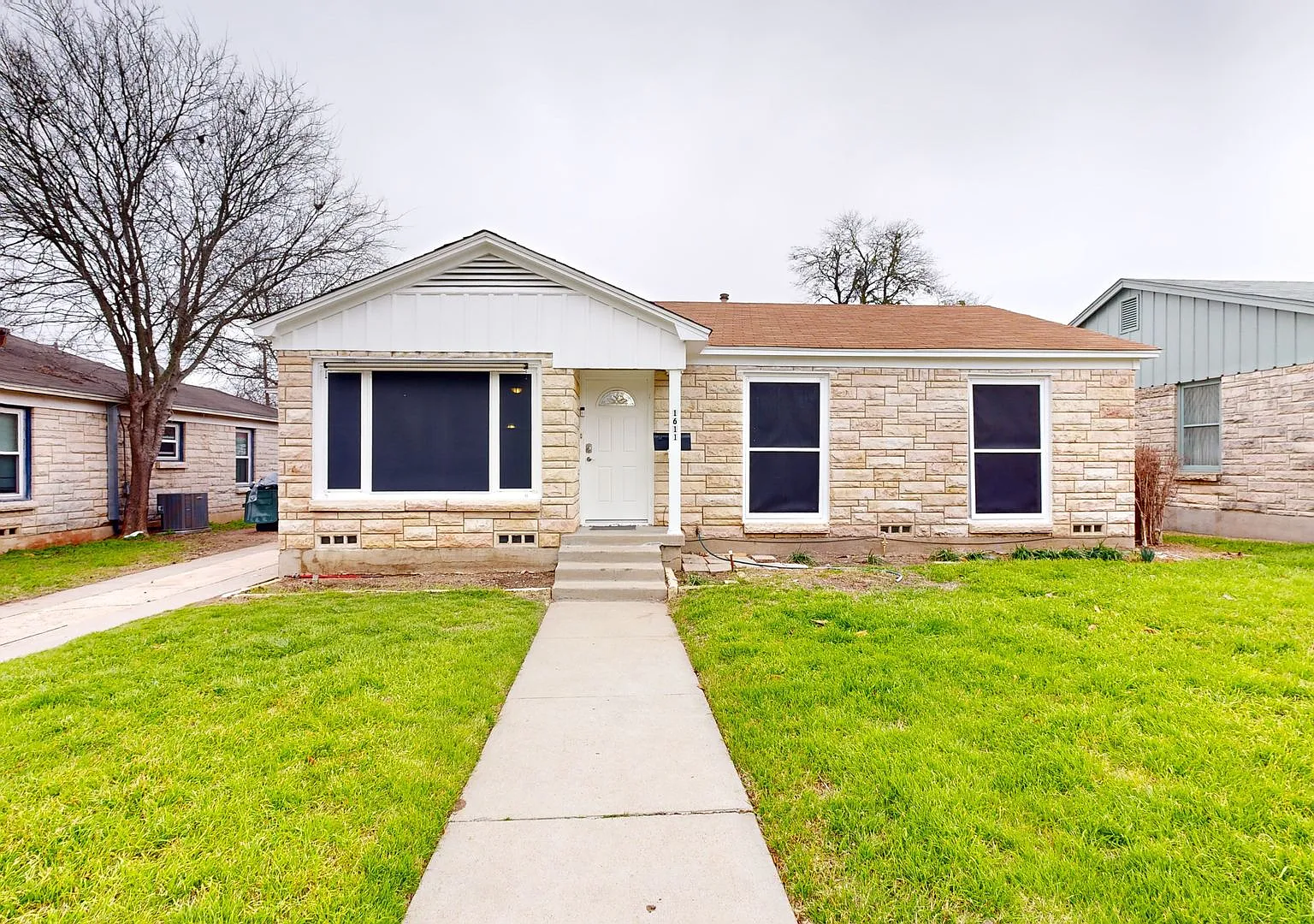 2 Weeks Free + $1,495 Rent Walking Distance To Baylor Scott And White! — Photo 1