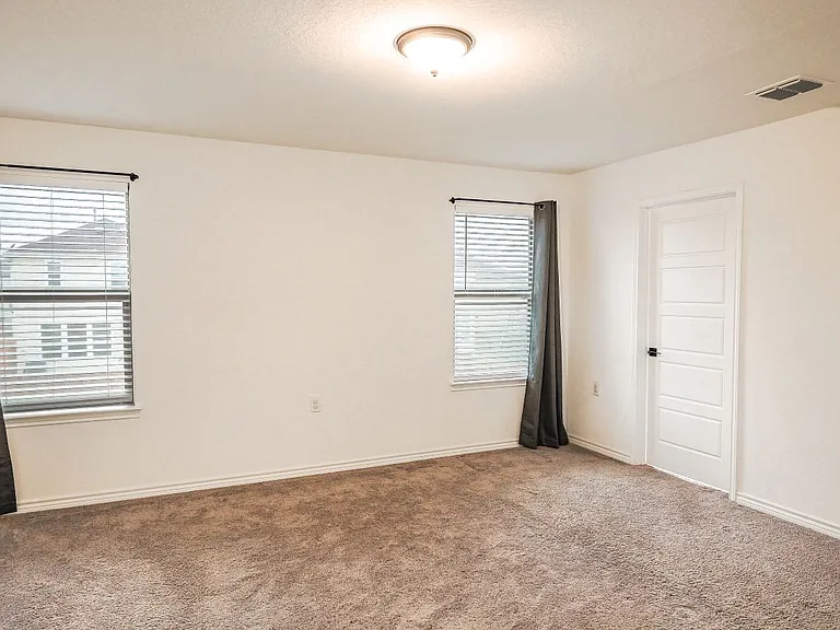5527 Castle Brook Dr — Photo 10