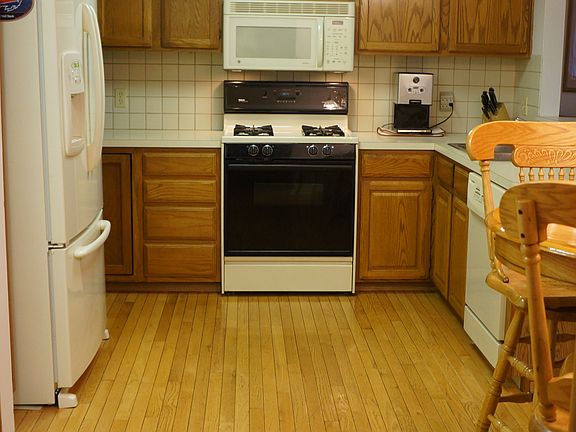 5th image of 9 N Hill Dr