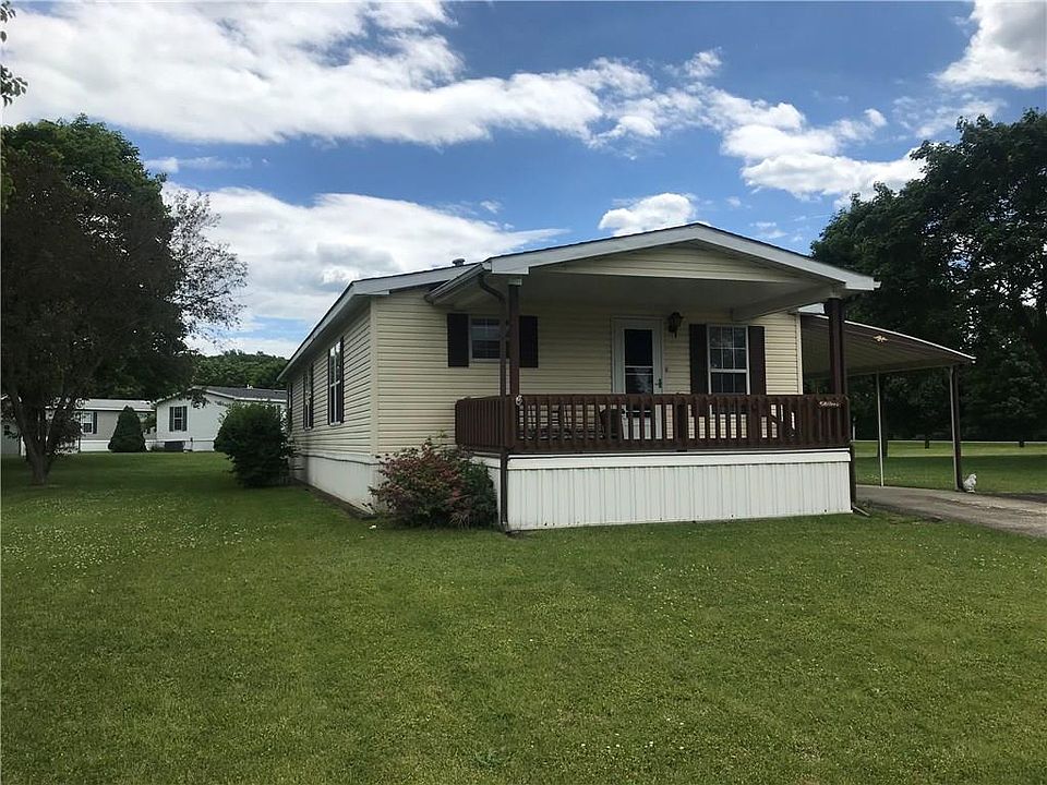 2nd image of 10 Hillcrest Cir