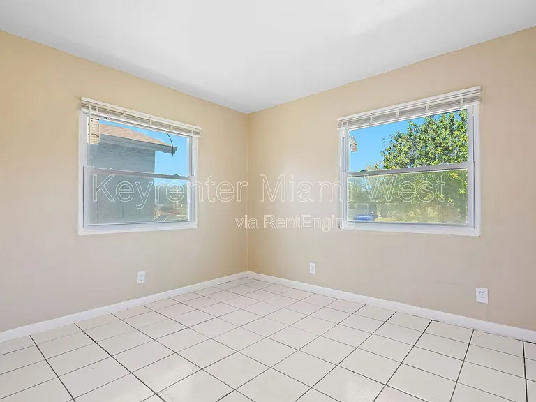 1022 NW 6th Ave #1 — Photo 11