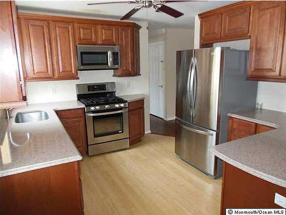 4th image of 718 Vaughn Ave