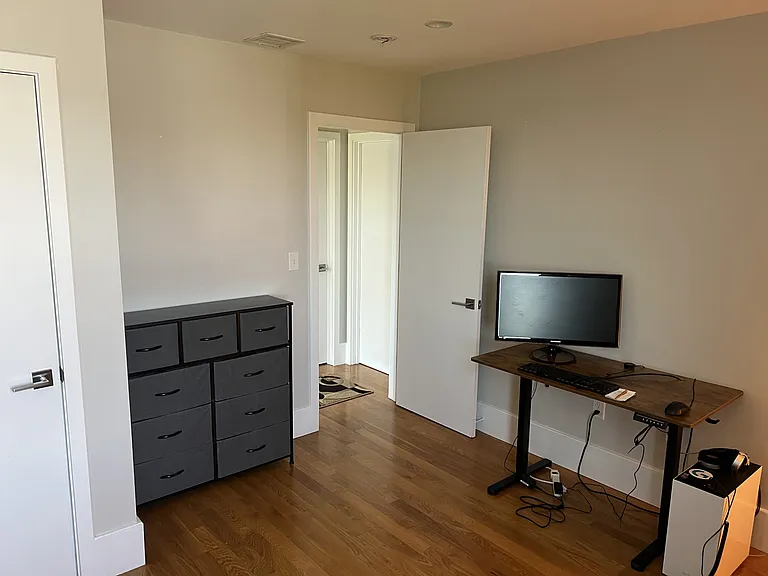 204 Spencer Ave #10 — Photo 32