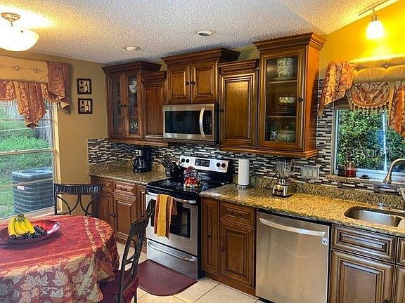 5th image of 7653 Dundas Dr