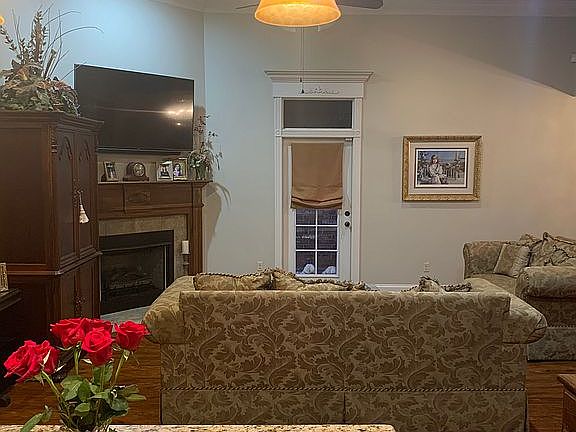 3rd image of 103 Kellog Ave