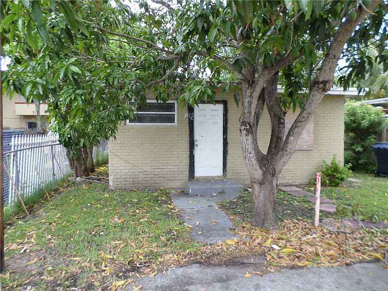 1st image of 2005 NE 137th St