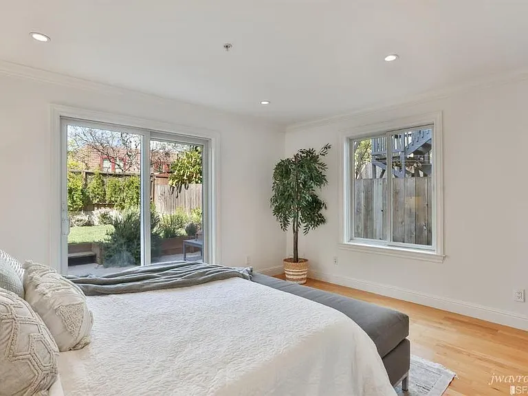 2560 Bryant St — Photo 14