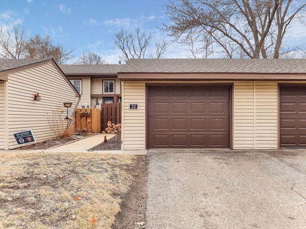 22 River Woods Ln, Burnsville, MN 55337