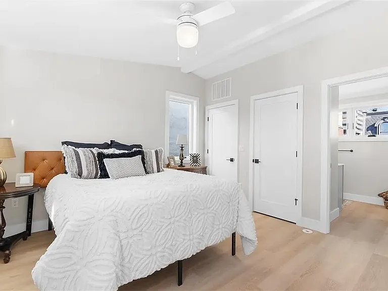 1213 Boyle St — Photo 6