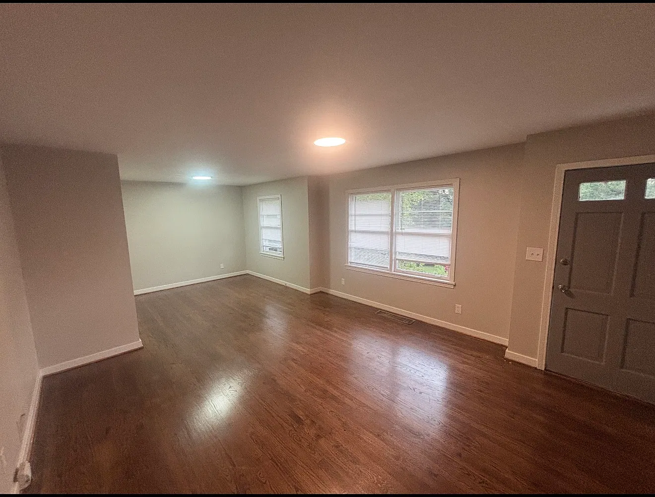 3 bed, 1079 sqft, $1,300 — Photo 2