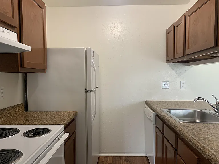 Windsor Place Apartments — Photo 62