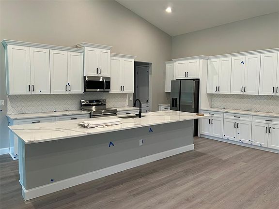 2nd image of 15413 POMP PARKWAY