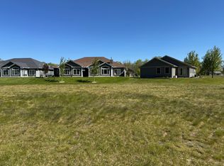 576 Cedar Dr, Lake City, MN 55041