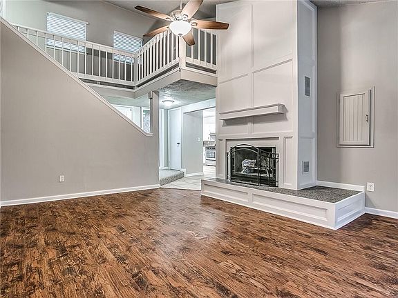 3rd image of 1828 Yorktown Cir