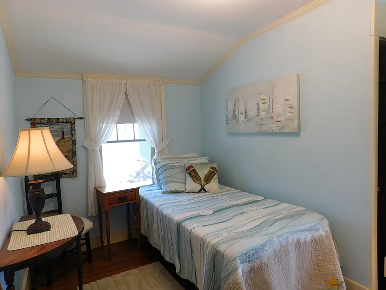 70 E Grand Ave — Photo 31