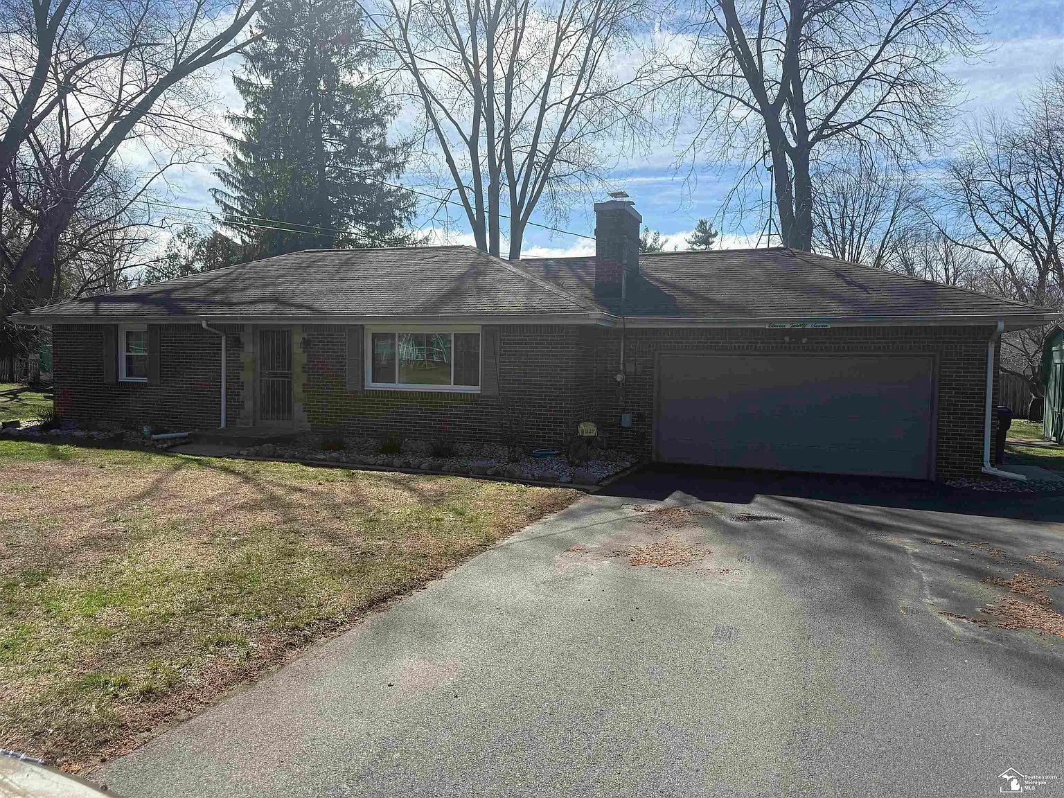 1127 Oakmont Dr photo 1