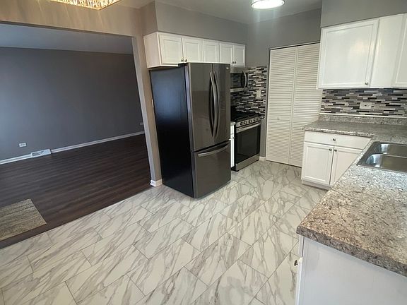 4th image of 386 W 17th St
