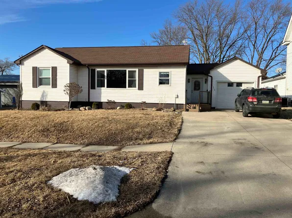 316 4th Ave SE, Dyersville, IA 52040