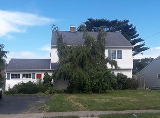 18 Tarry Ln, Levittown, NY 11756